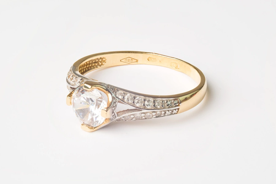 Zásnubný zlatý prsteň so zirkónom S005