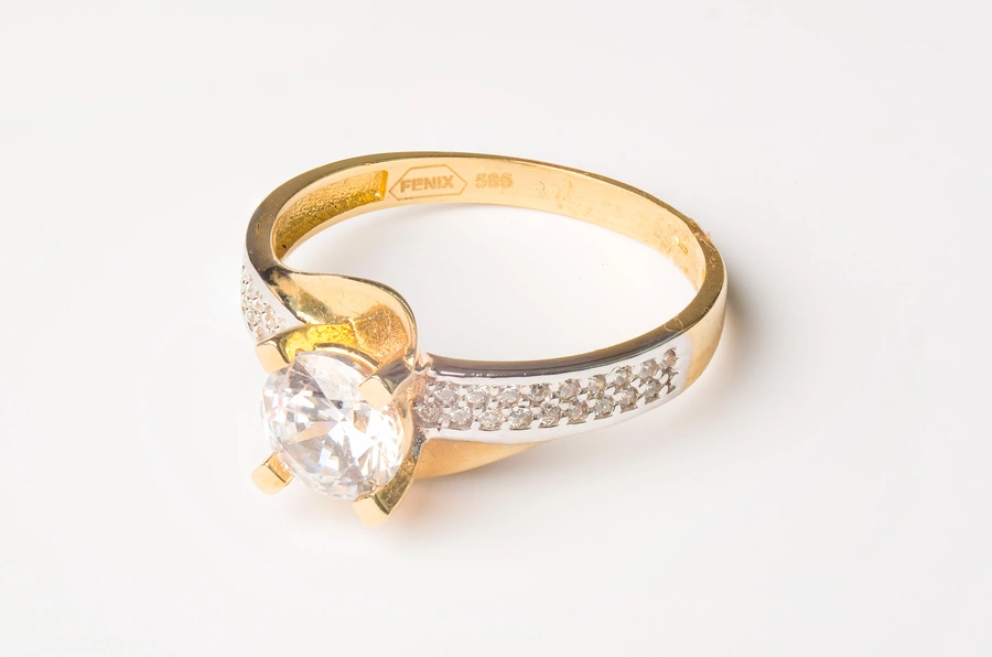 Zásnubný zlatý prsteň so zirkónom F020