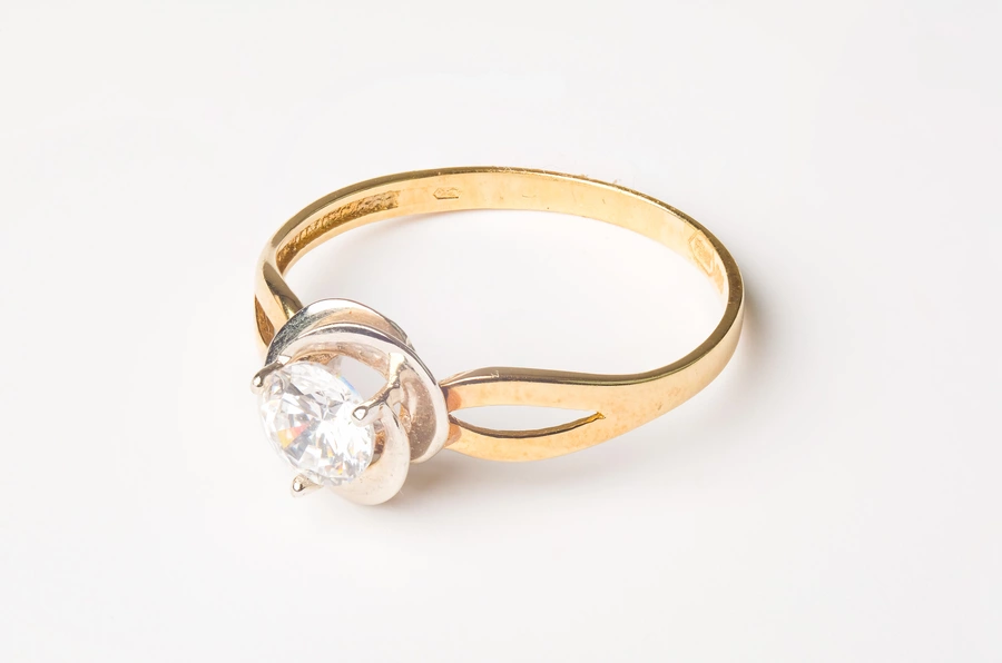 Zásnubný zlatý prsteň so zirkónom  F021
