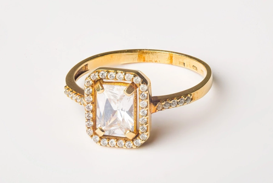 Zásnubný zlatý prsteň so zirkónom  Z011