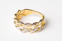 Zlatý prsteň s prepletením tvarom F027