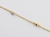 Zlatý náramok s guľôčkou a kamienkom v bielom zlate