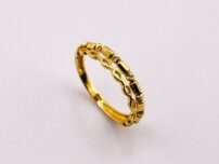 Moderný zlatý prsteň