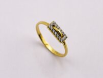 Zlatý prsteň s trblietavým obdĺžnikom