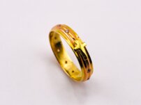 Zlatý ruženec na prst s krížikom