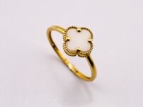 Dámsky zlatý prsteň s bielym štvorlístkom