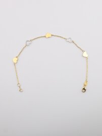 Jemný zlatý náramok so srdiečkovým motívom