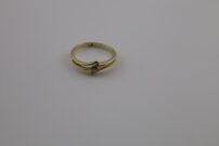 Dámsky zlatý prsteň s kamienkom