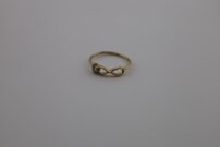 Dámsky zlatý prsteň nekonečno so zirkónmi