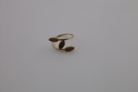 Dámsky zlatý prsteň Leaf Charm 14K – žlté zlato s listovým motívom